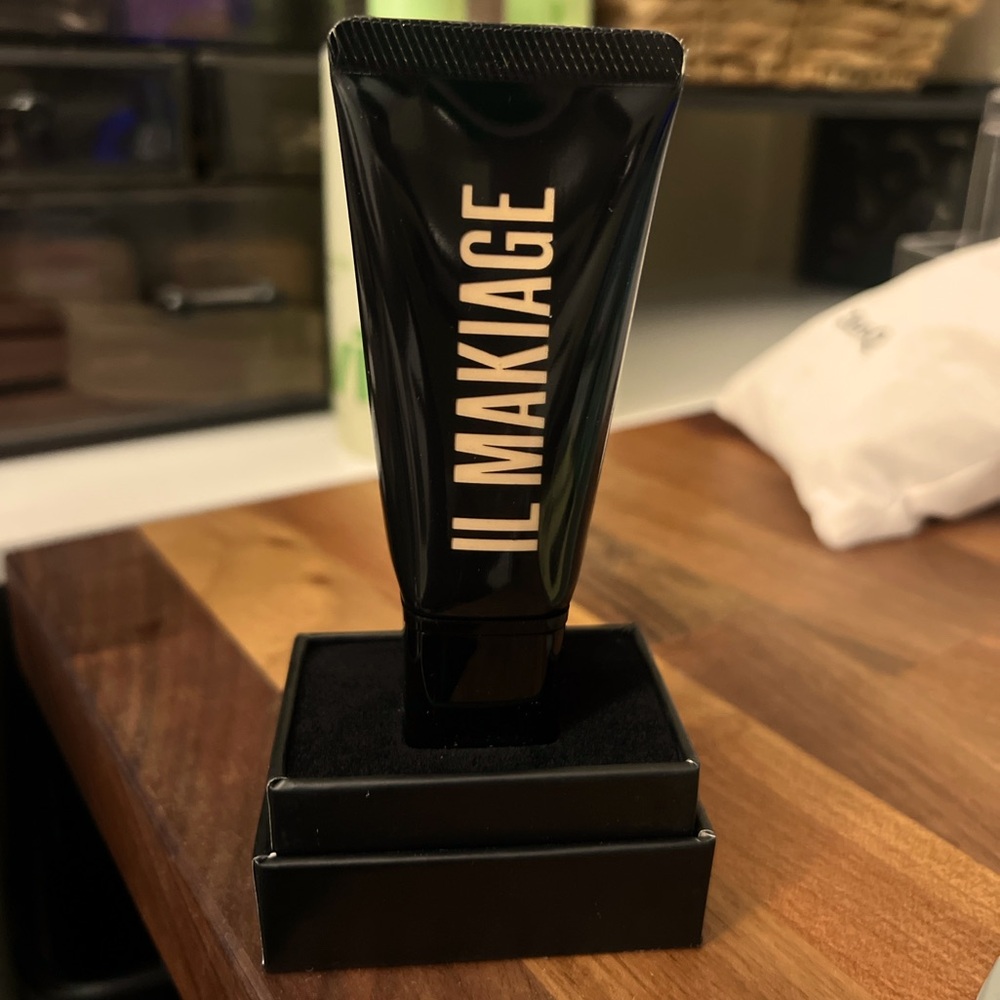 NWT-Il Makiage Full Coverage Foundation